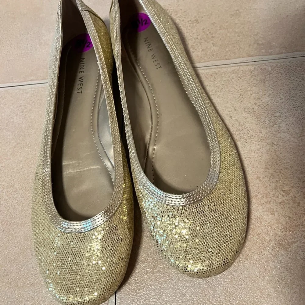 Nine West Gold Glitter Flats - 8.5 - Picture 2 of 3